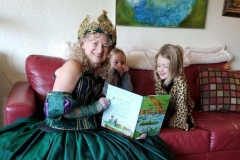 The-Queen-and-2-children